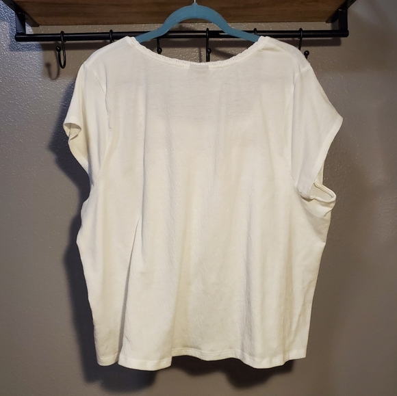 TORRID IVORY CREPE EMBROIDERED TEE SQUARE - Picture 3 of 4